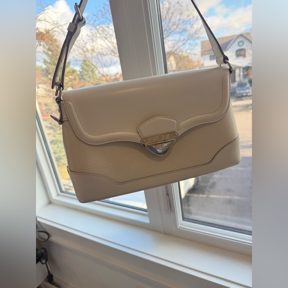 Authentic Louis Vuitton Bagatelle PM bag in ivory Epi leather. - Picture 2 of 6